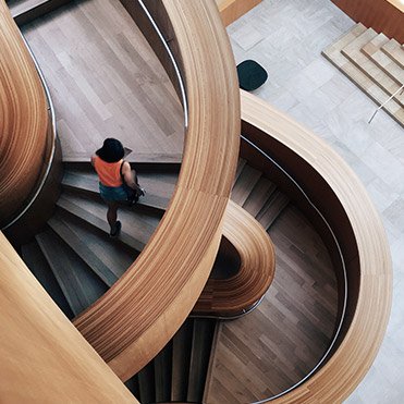 Unas preciosas escaleras en forma de caracol.